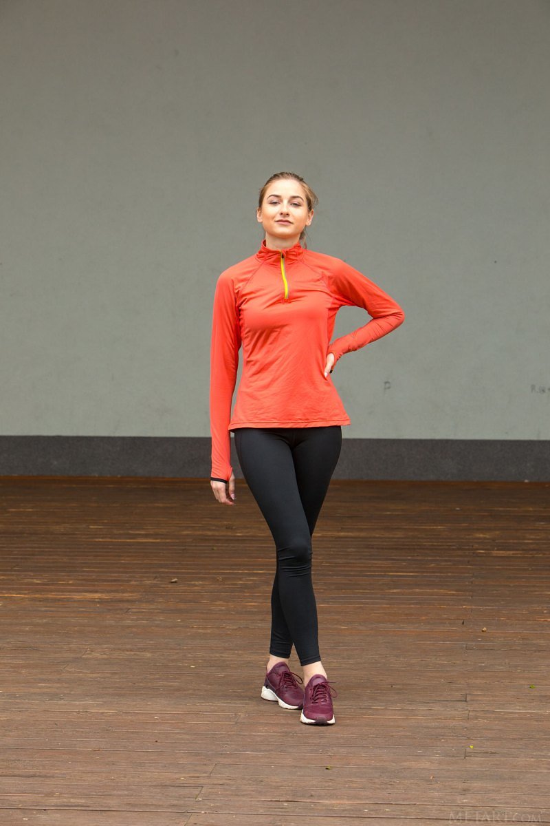 Злата, 25